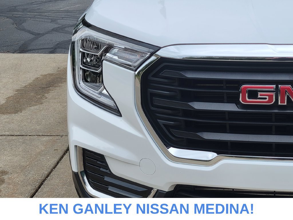 Used 2024 GMC Terrain SLE w/ Driver Convenience Package AWD/4WD image 9