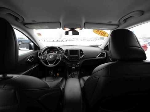 Used 2019 Jeep Cherokee Latitude Plus w/ Cold Weather Group image 19