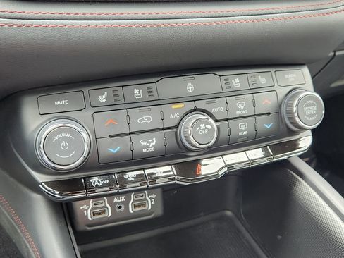 Used 2024 Dodge Durango GT AWD/4WD image 9