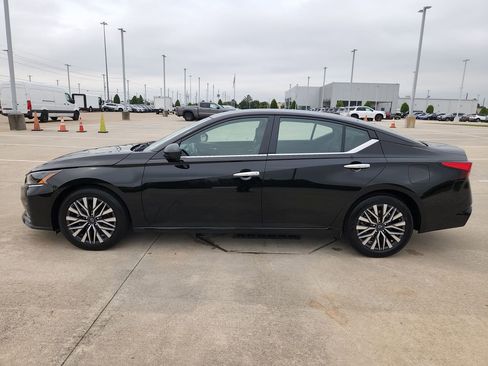 Used 2025 Nissan Altima 2.5 SV FWD image 8