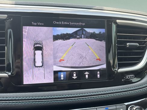 Used 2019 Chrysler Pacifica Limited w/ Advanced Safetytec Group FWD image 16