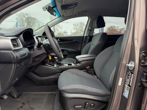 Used 2019 Kia Sorento AWD V6 image 11