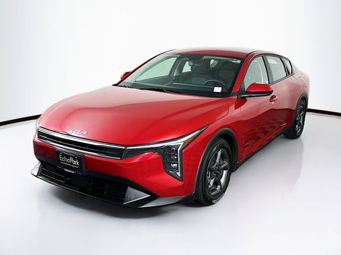 Used 2025 Kia K4 LXS image 3