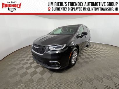 Used 2023 Chrysler Pacifica Touring-L