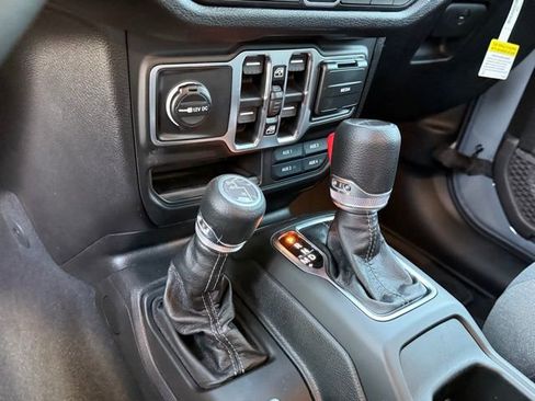 New 2026 Jeep Gladiator Sport AWD/4WD image 23