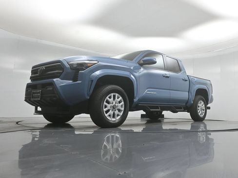 Used 2026 Toyota Tacoma SR5 AWD/4WD image 43