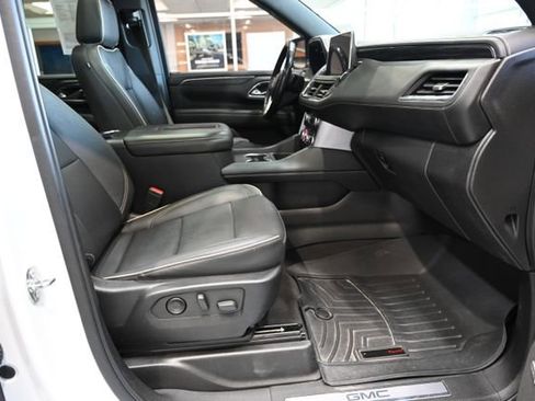 Used 2022 GMC Yukon XL SLT w/ SLT Premium Package AWD/4WD image 10