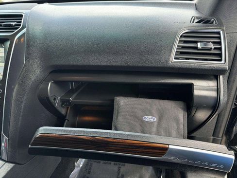 Used 2018 Ford Explorer Limited image 52