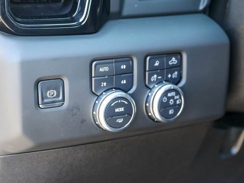 Used 2025 GMC Sierra 2500 AT4 image 12