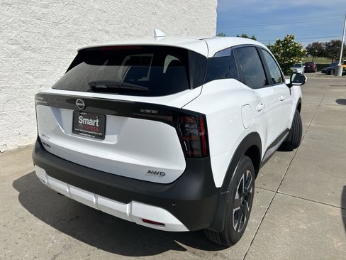 Used 2025 Nissan Kicks SV AWD/4WD image 6