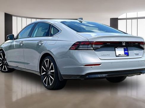 Used 2024 Honda Accord Touring image 4