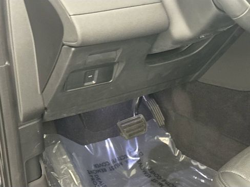 Used 2025 Land Rover Discovery Sport S image 10