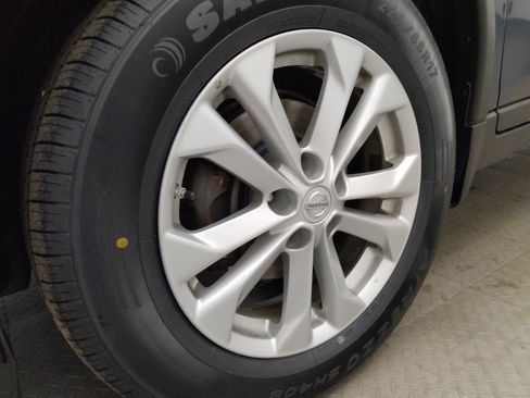 Used 2016 Nissan Rogue SV AWD/4WD image 31