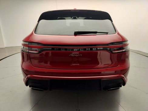 Certified 2025 Porsche Macan AWD/4WD image 24