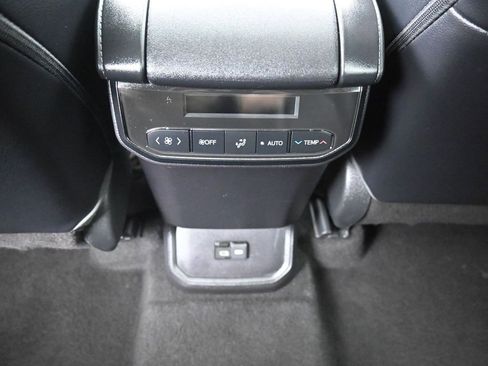 Used 2023 Toyota Highlander XLE image 27