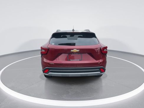 Used 2025 Chevrolet Trax LT w/ LT Convenience Package FWD image 7