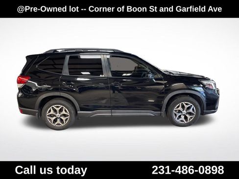 Used 2020 Subaru Forester Premium AWD/4WD image 6