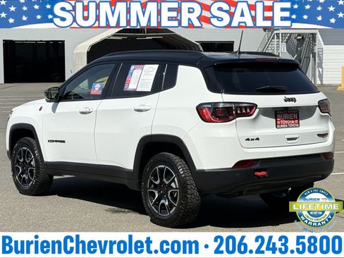 Used 2025 Jeep Compass Trailhawk AWD/4WD image 3