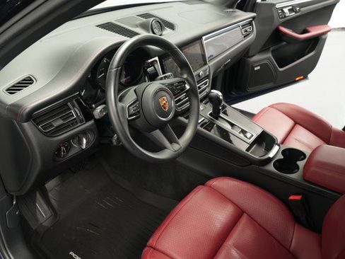 Used 2022 Porsche Macan AWD/4WD image 25