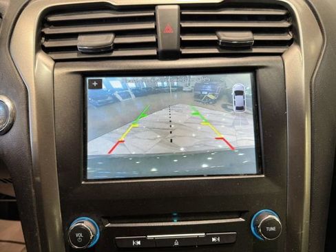 Used 2017 Ford Fusion SE w/ Fusion SE Technology Package FWD image 21