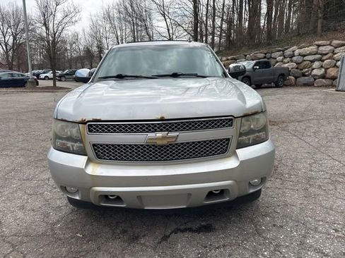 Used 2011 Chevrolet Suburban LTZ image 8
