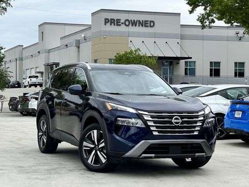 Used 2026 Nissan Rogue SL AWD/4WD image 2
