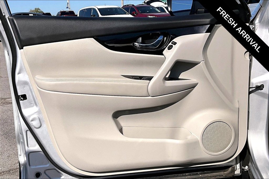 Used 2020 Nissan Rogue Sport SV w/ All-Weather Package FWD image 21