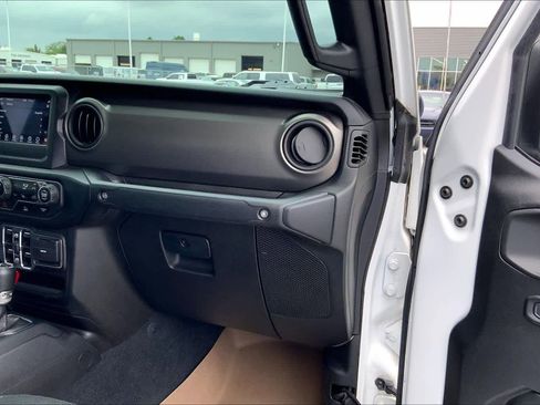 Used 2023 Jeep Gladiator Sport AWD/4WD image 18