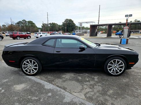 Used 2019 Dodge Challenger SXT image 7