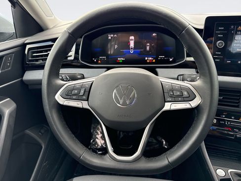 Used 2025 Volkswagen Jetta SE FWD image 11