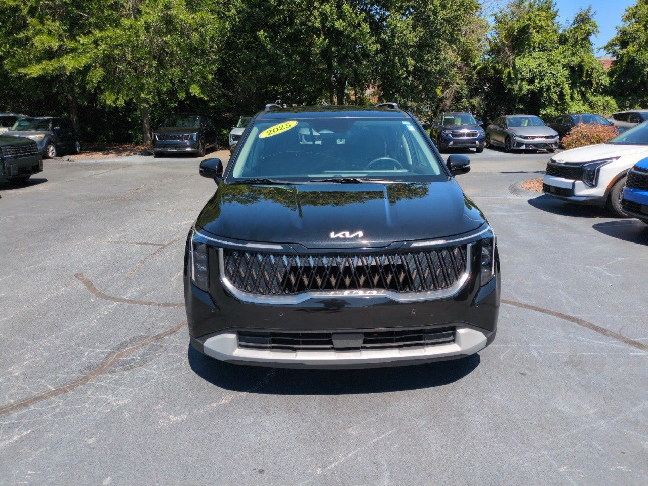 Certified 2025 Kia Carnival EX FWD image 2