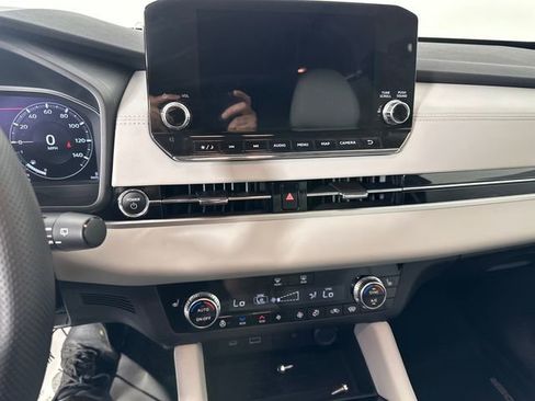 Used 2025 Mitsubishi Outlander 4WD Plug-In Hybrid image 30