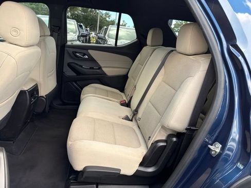 Used 2022 Chevrolet Traverse LS FWD image 15