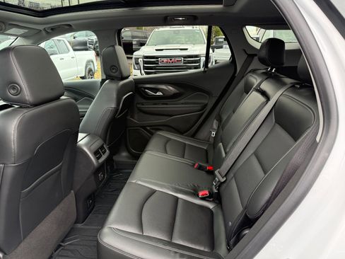Used 2022 GMC Terrain SLT w/ Elevation Edition image 16