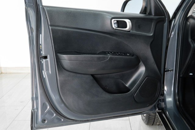 Used 2024 Hyundai Venue SEL FWD image 38