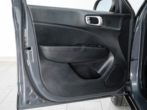 Used 2024 Hyundai Venue SEL FWD image 38