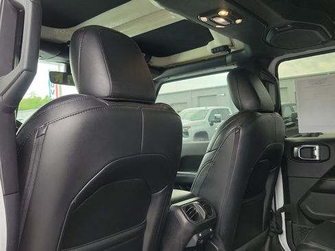 Used 2020 Jeep Gladiator Overland image 14