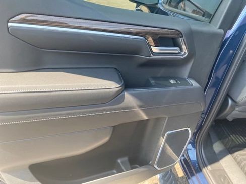 Used 2023 Chevrolet Silverado 1500 LT w/ Z71 Off-Road Package AWD/4WD image 12
