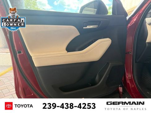 Used 2024 Toyota Highlander XLE FWD image 13