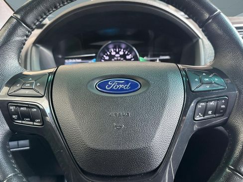 Used 2018 Ford Explorer XLT w/ Equipment Group 201A AWD/4WD image 17