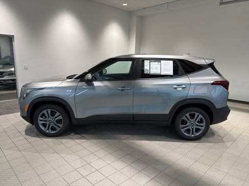 Used 2022 Kia Seltos LX image 2