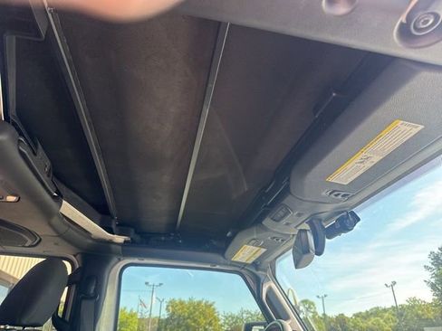 Used 2022 Jeep Gladiator Mojave w/ Trailer Tow Package image 17