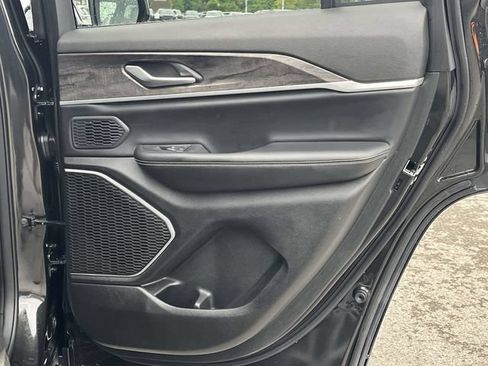 Used 2023 Jeep Grand Cherokee Limited AWD/4WD image 24