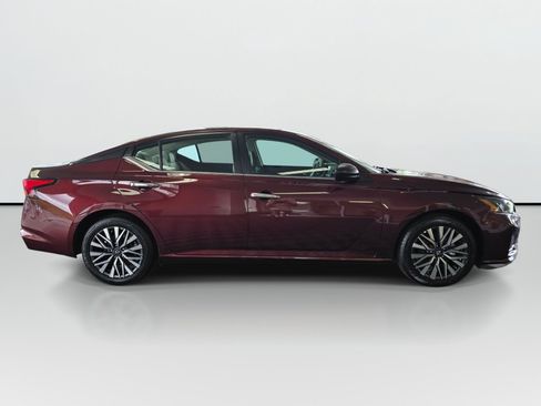 Used 2025 Nissan Altima 2.5 SV FWD image 6