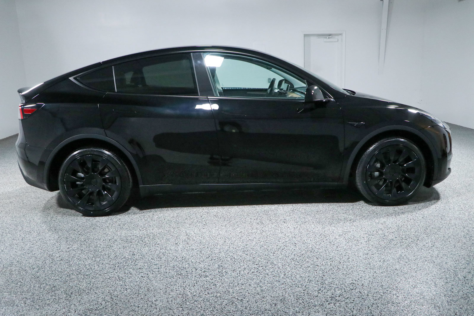 Used 2023 Tesla Model Y Long Range AWD/4WD image 6