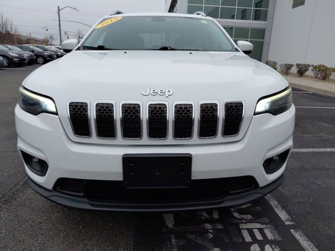 Used 2019 Jeep Cherokee Latitude Plus w/ Comfort/Convenience Group image 3