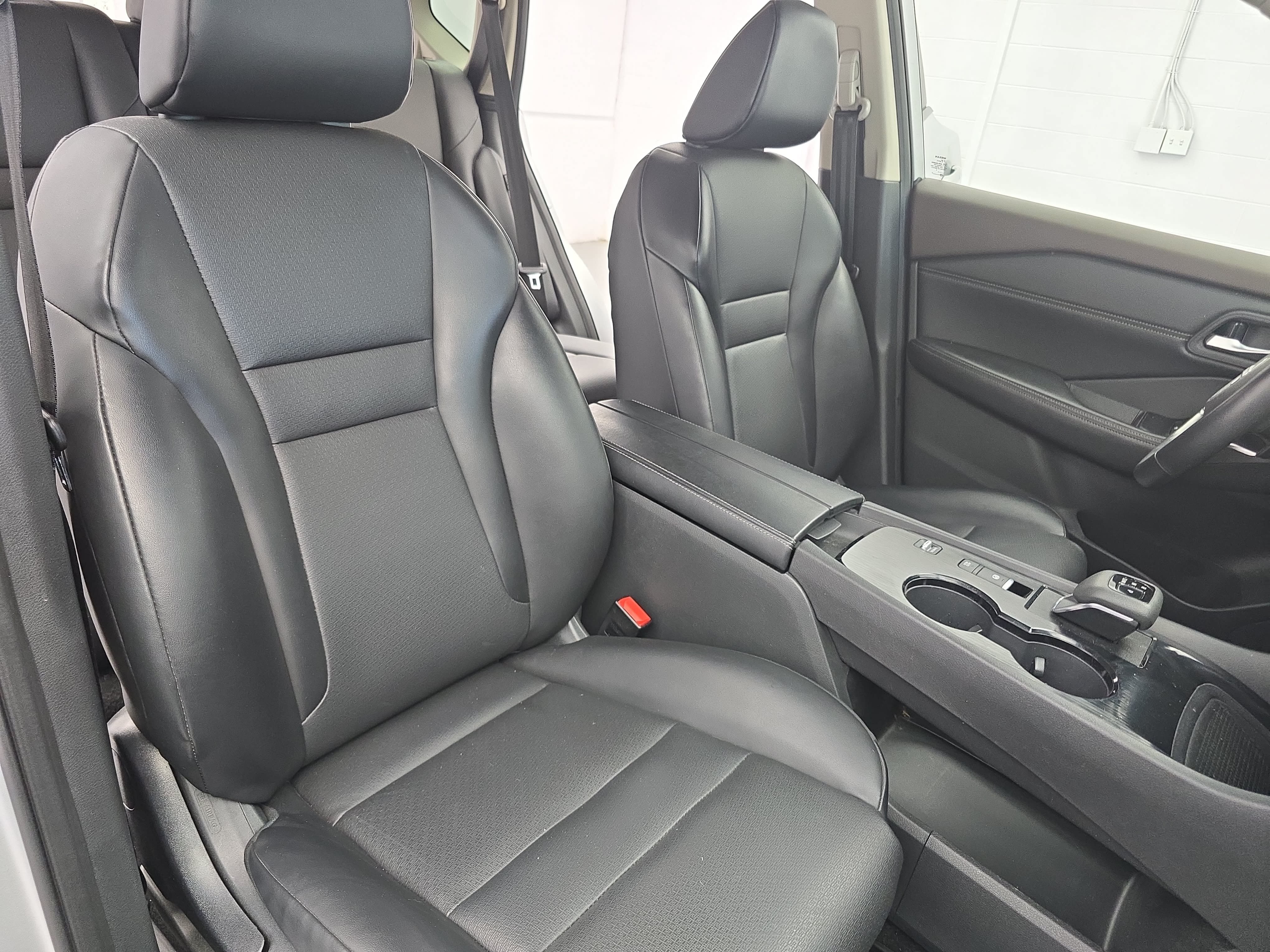 Certified 2023 Nissan Rogue SV w/ SV Premium B Package FWD image 10