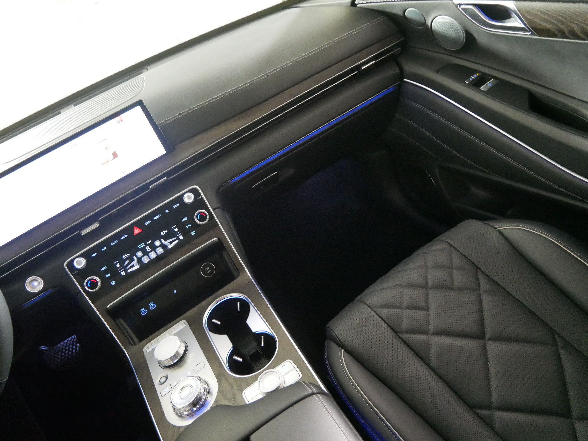 Certified 2025 Genesis GV80 3.5T Prestige AWD/4WD image 11