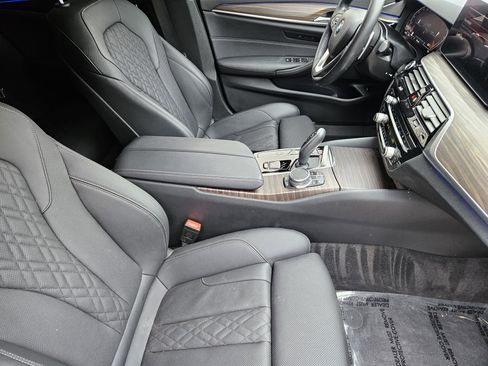 Used 2021 BMW 530i w/ Convenience Package image 16