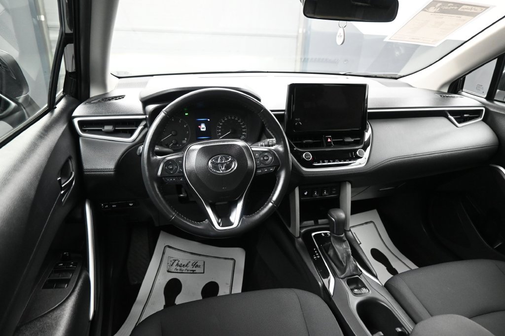 Used 2025 Toyota Corolla Cross LE AWD/4WD image 23